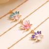 Ожерелье с подвеской-лотосом Эмаль Лотос Восточный стиль Элегантное цветочное ожерелье Ожерелье с витой цепочкой Ювелирное изделие Подарок