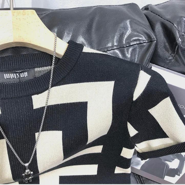 Мужская облегающая повседневная трикотажная футболка с коротким рукавом и геометрическим узором для весны и осени.