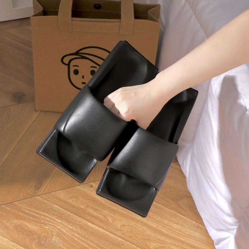 Luxury Indoor Slippers for Girls At Home Japanese Square Solid Color Flat Bottomed Bathroom Non Slip Beach Women's Slippers