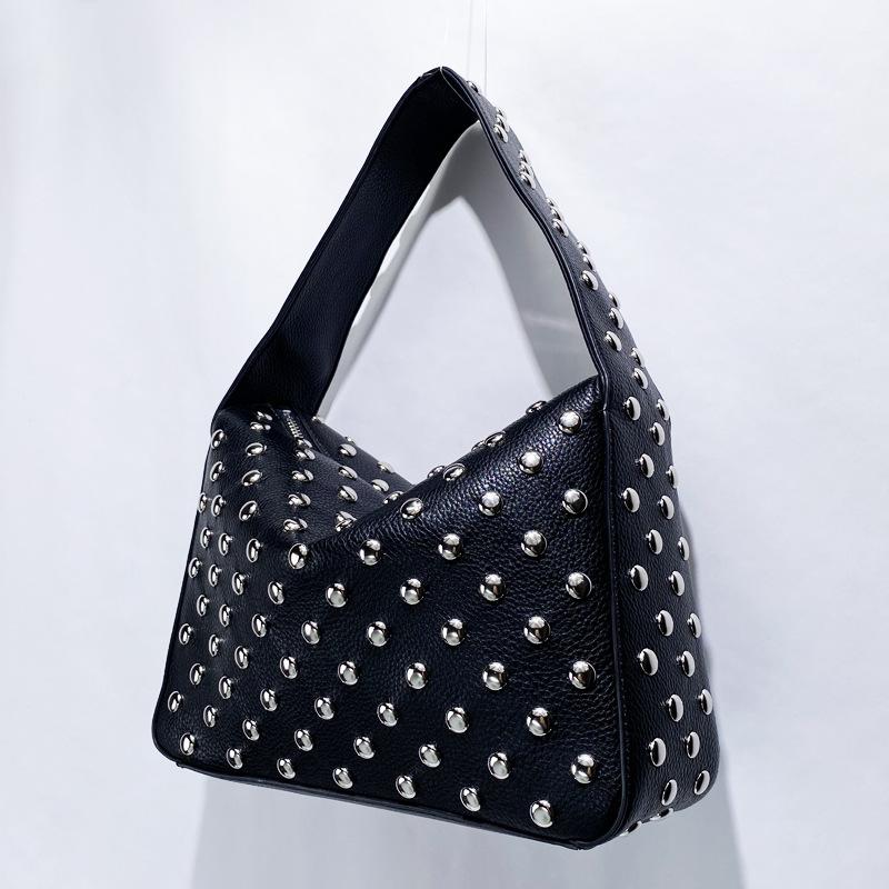 Ladies' Fashionable Niche Design Toast Bag Armpit Bag New Rivet Large Capacity Commuting Shoulder Armpit Bag