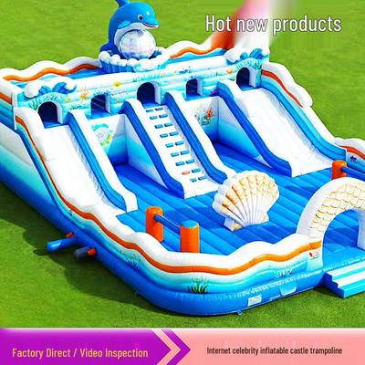 Большой надувной замок: Детский игровой домик-крепость со скалодромом, горкой и батутом