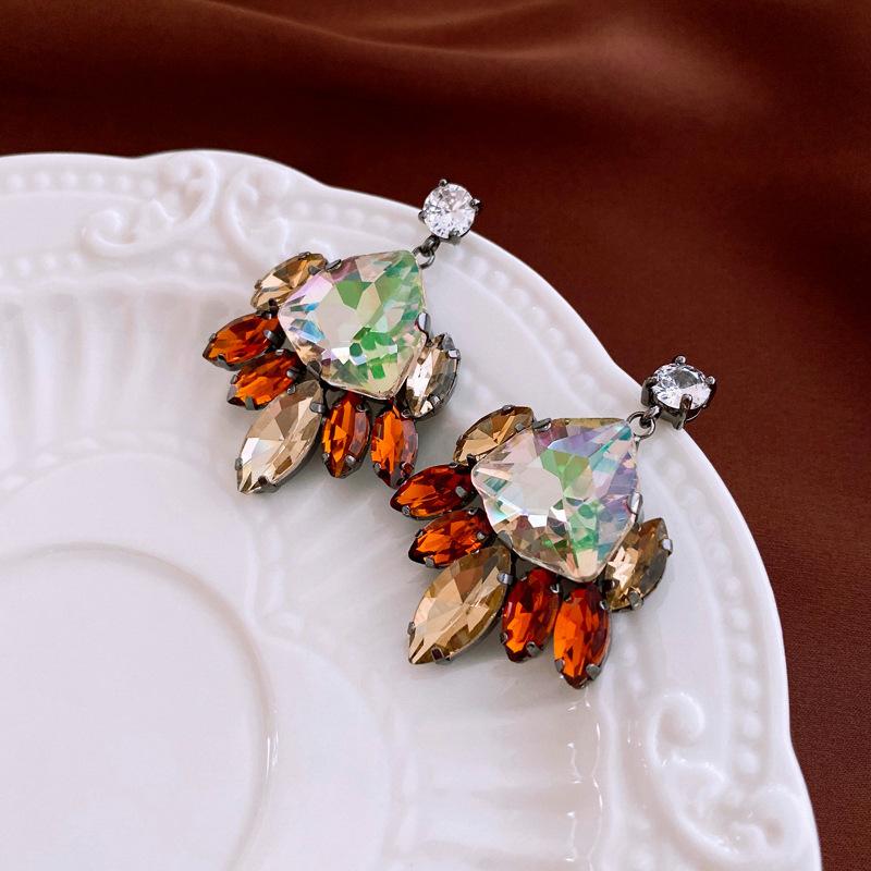 Высококачественные серьги из циркония и металла с кисточками, инкрустированными бриллиантами, идеально подходят для любого случая