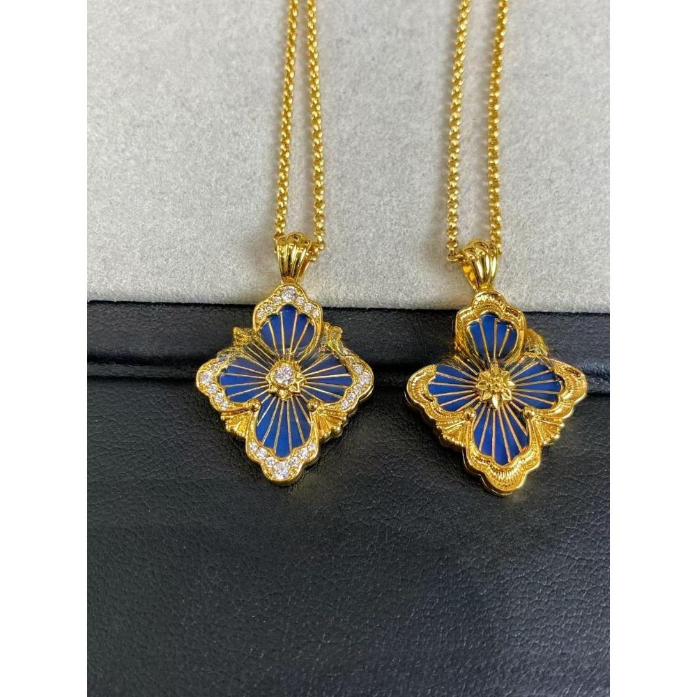 Ожерелье из 18-каратного золота с большим двухсторонним четырехлистным клевером и эмалью