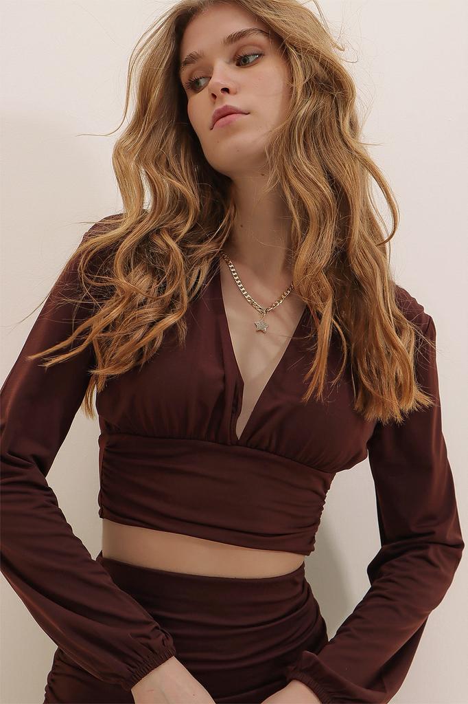 Women's Blouse New Season Fashion Black V-Neck Front and Waist Gathered Sandy Crop Blouse