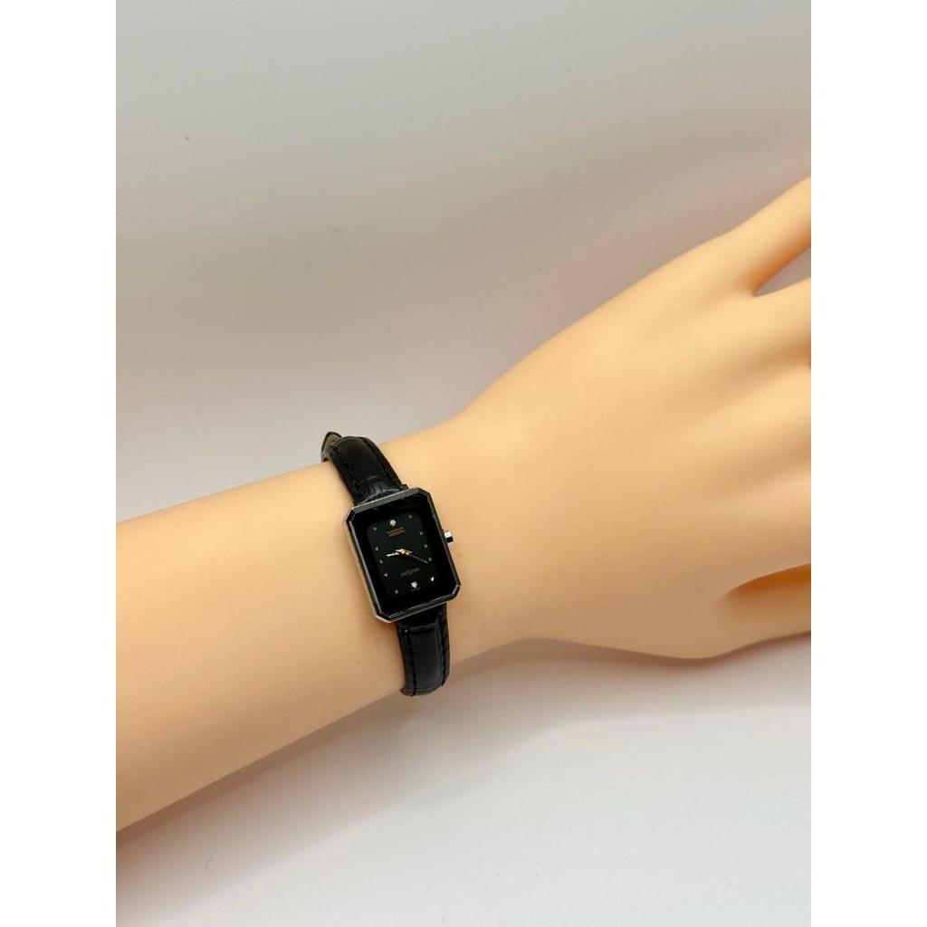 Б/у женские часы RADO Diastar 153.1016.3QZ с черным циферблатом