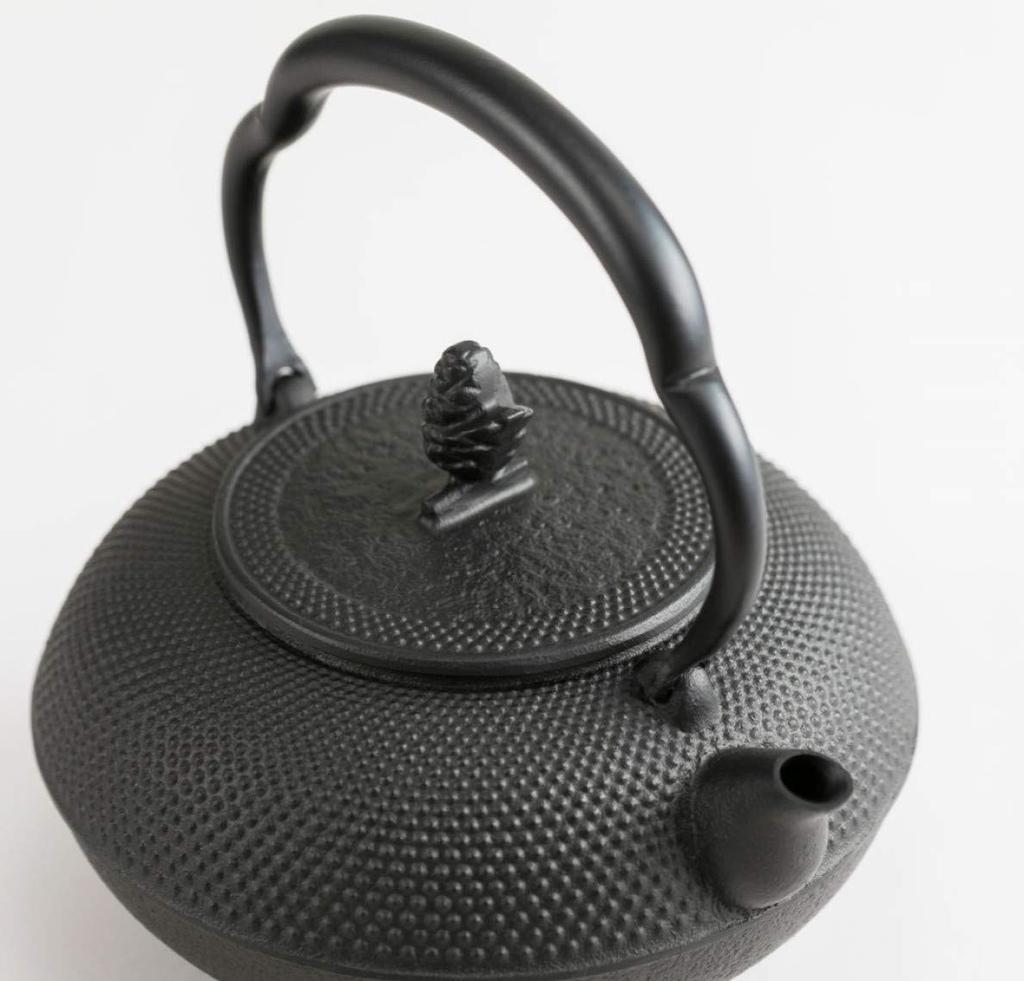 Iwachu Iron Heiroku Black Finish for Direct Nanbu 11704 Kettle, 14-inch, Arare, (Kamayaki), 1.3L, Heat, Ironware,