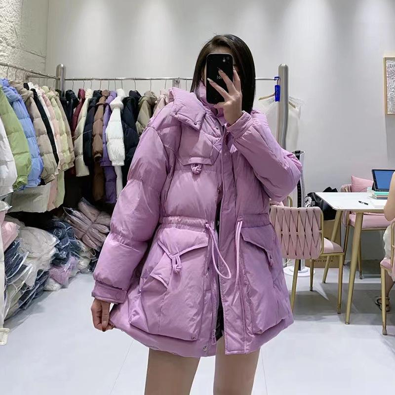 Женская куртка-пуховик с капюшоном и тремя пряжками на талии, зимняя, 2024 года, утепленная, белая, на утином пуху