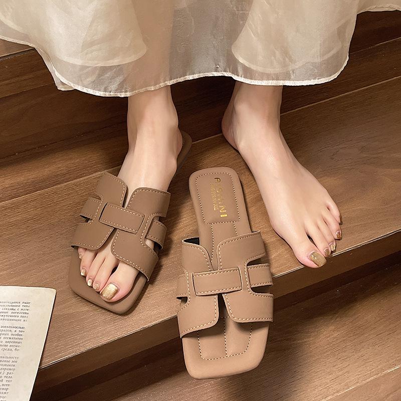 Ретро Сяосянфэн шлепанцы на плоской подошве для женской летней носки 2025 весенне-летние новые модели, пляжные крутые шлепанцы на одной педали для женщин