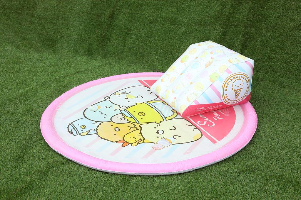 Вы можете играть с Сумиккогураси, пользуясь туалетом.