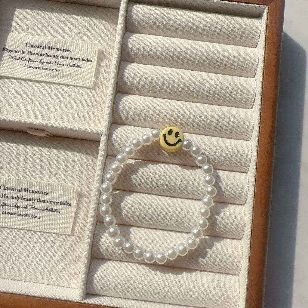 Korean-Style Acrylic Smile Face Pearl Bracelet for Women - Creative Handmade Elastic Beaded Jewelry
