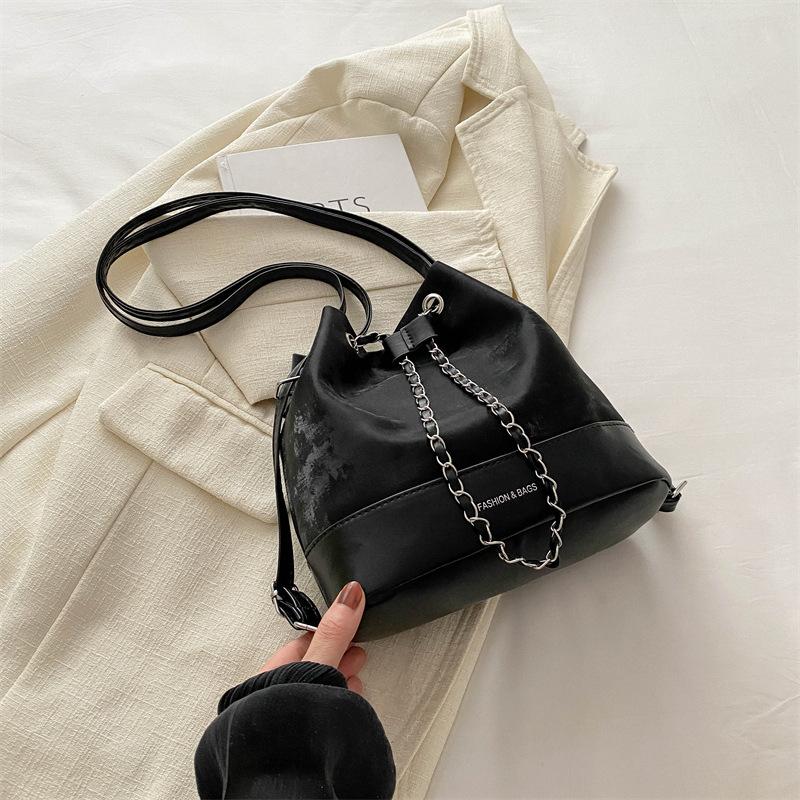 Bucket Bag Women's 2025 New Niche Design Chain Texture Bag Women's Versatile Travel Backpack