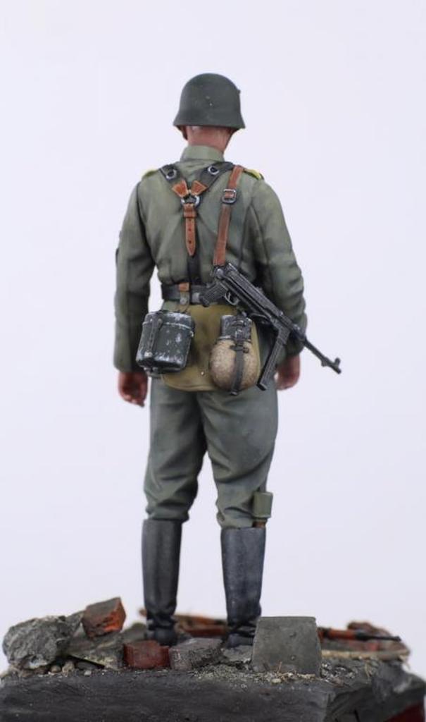 The Body 1/35 WWII 22nd SS Volunteer Cavalry Division Maria Theresa Soldier 2 Resin Kit TBO35230 (person)