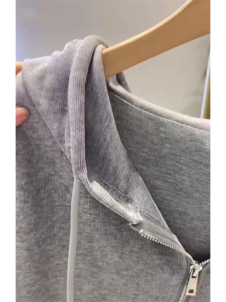 Женская однотонная толстовка с капюшоном нестандартного кроя из коллекции осени 2023 года — модный топ с длинными рукавами.