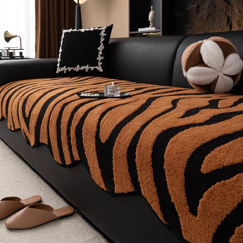 Non-Slip Couch Cover Plush Universal Irregularity Sofa Cushion European Style Retro New Prevent Cat Scratching Sofa Covers