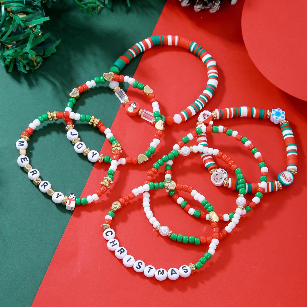Набор рождественских браслетов-шармов: Санта, Олень и Колокольчик Дизайн из Бисера и Жемчуга из Полимерной Глины