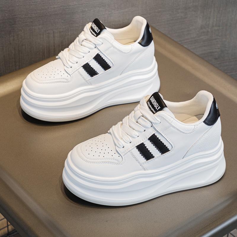 Кожаные маленькие белые туфли женские осенние новые универсальные на толстой подошве с внутренней высотой, повседневные туфли, маленькие спортивные туфли, кеды