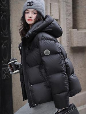 Женский пуховик 2025 Snow Mountain Black Cloud: Новая Утолщенная Короткая Зимняя Уличная Мода