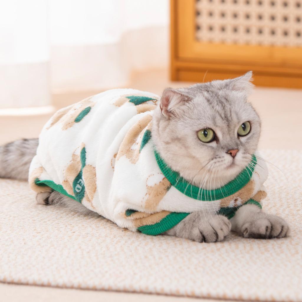 Winter pet clothes, velvet four-legged clothes, printing and embroidery, support small batches of samples to map proofing