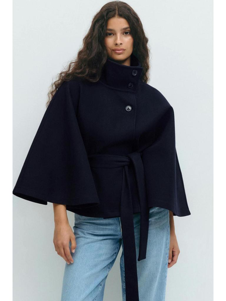 Женское короткое шерстяное пальто-накидка 2025 года с воротником-стойкой и поясом