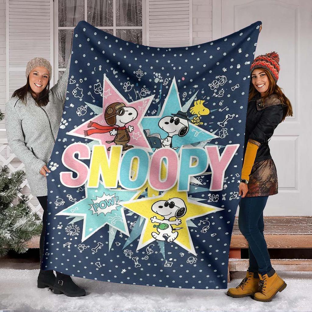 Cute Snoopy print soft and warm blanket, perfect for naps, sofas, beds, camping trips, the office, birthday and holiday gifts.