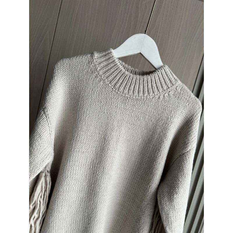Повседневный и стильный вязаный свитер с высоким разрезом, полосатой бахромой и круглым вырезом