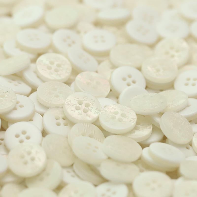 Четырехглазая резиновая буква пуговица воротник рубашки рукав пуговица черный белый имитация ракушки вязаный кардиган верхняя одежда аксессуары