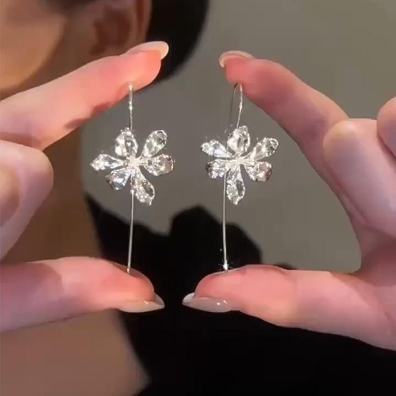 Серьги-кисточки в тренде TikTok Iris Bridal: Шикарные и элитные клипсы для ушей в стиле интернет-знаменитостей