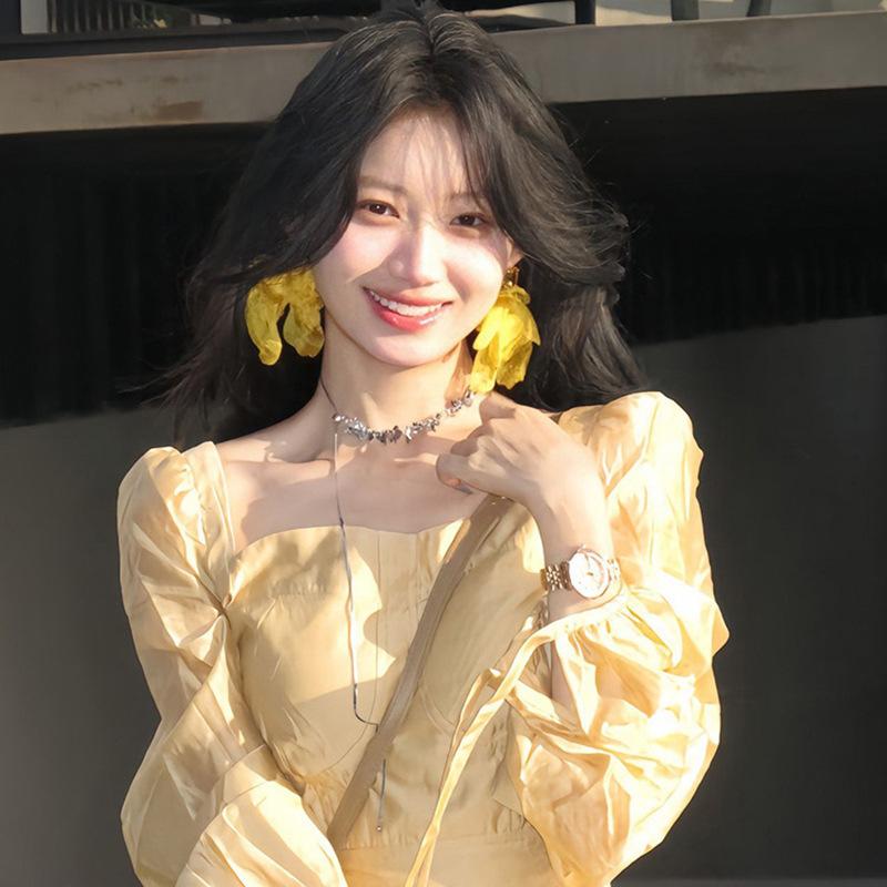 Маленькие свежие желтые серьги-пусеты с сетчатыми цветами, летние милые серьги-пусеты в стиле легкой роскоши, отпускной стиль, высококлассные серьги