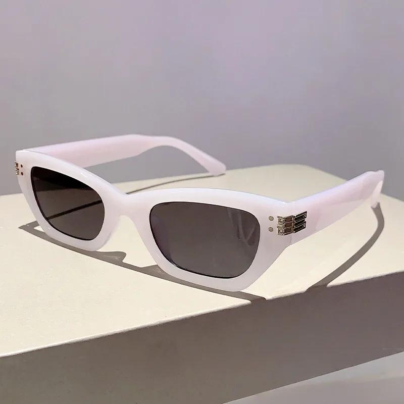 Small Frame Cat Eye Sunglasses Women For Men Luxury Brand Designer Sun Glasses Vintage Punk Rivet Popular Hip Hop Eyeglasses