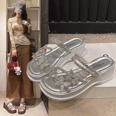 Босоножки-бабочки со стразами женские летние на толстой подошве танкетки сказочный ветер два наряда классные тапочки пляжные тапочки со стразами на плоской подошве