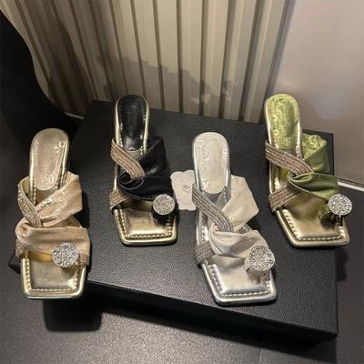 Модные квадратный носок высокий каблук закрытый носок уличные тапочки женские летние новые стразы надпись на тонком каблуке крутые тапочки