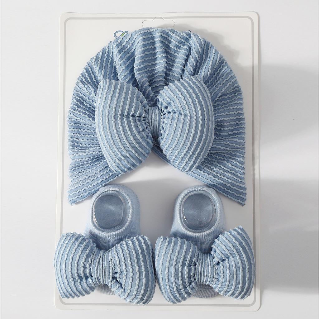 Детский полосатый комплект шапочки и носков для новорожденных, мягкий, для защиты макушки, из хлопка, шапочка, теплая шапка с подкладкой, всесезонный подарочный набор для малыша, носки с нескользящей подошвой