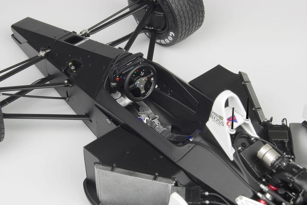 Platz/BEEMAX 1/12 scale McLaren MP4/4 1988 World Champion plastic model kit BX12002