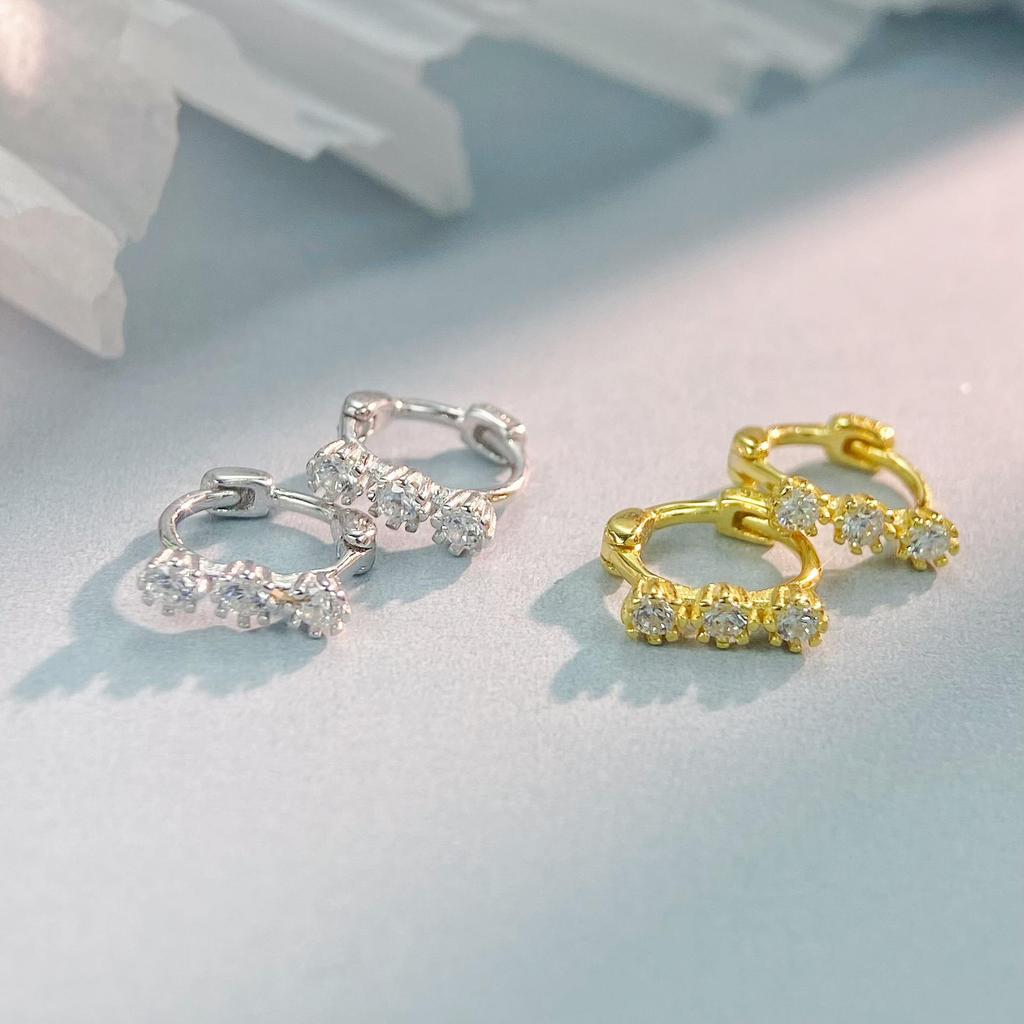 Роскошные серьги-кольца из стерлингового серебра S925 с тремя циркониевыми гвоздиками - Элегантный нишевый дизайн для повседневной носки