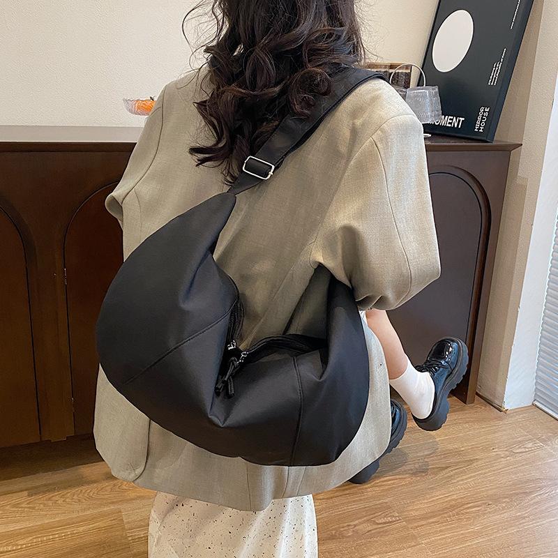 Простая и универсальная вместительная сумка-мессенджер для студентов, повседневная и легкая нейлоновая сумка для пельменей на одно плечо.