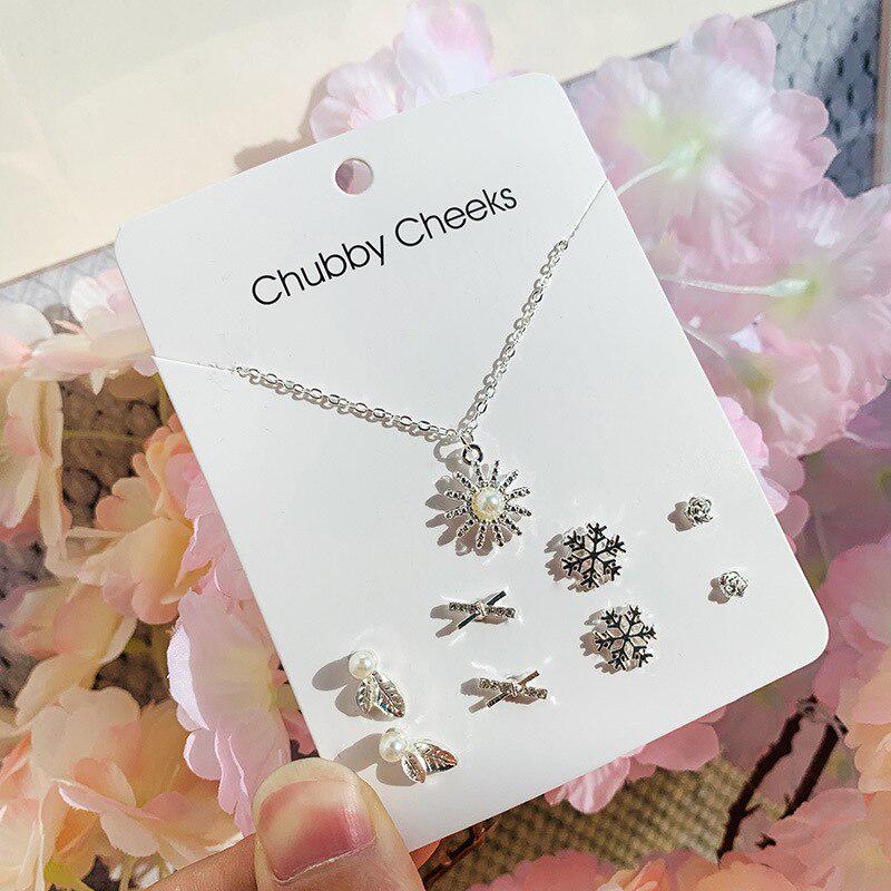 Набор кулон на цепочке и сережки. В ассортименте