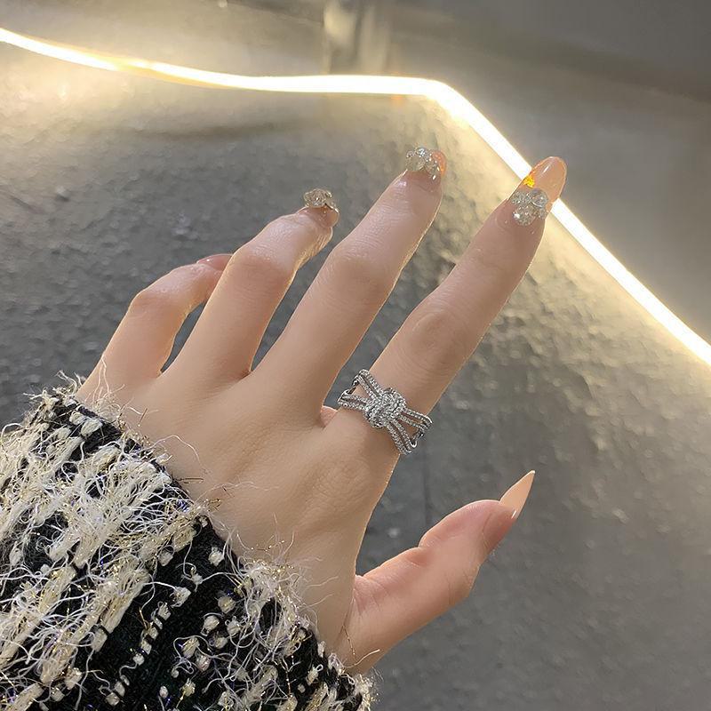 Модное сверкающее кольцо с бриллиантом для женщин — элегантный, минималистичный и шикарный аксессуар для указательного пальца