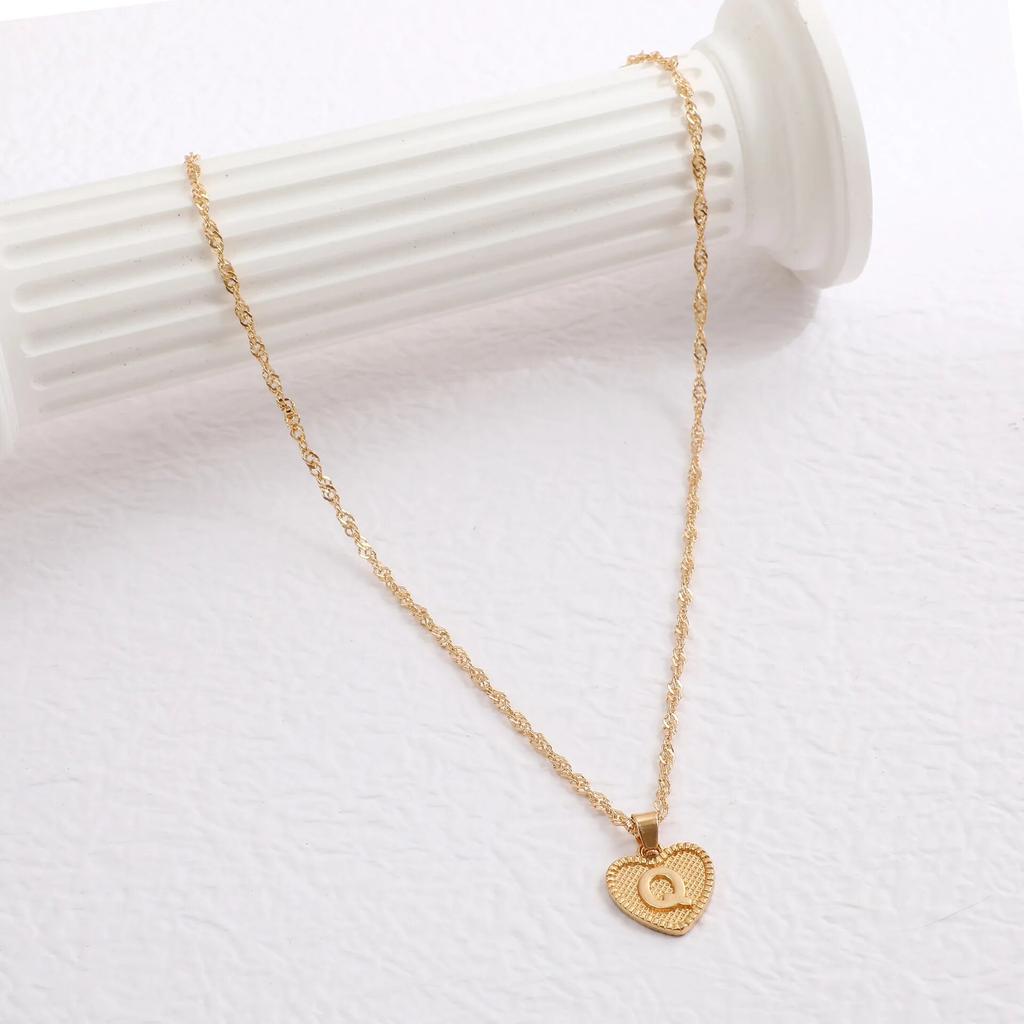 A-Z 26 Initials Name Necklaces Heart Pendant Letter Alphabets Necklace for Women 2023 Female Choker Chains Jewelry Trendy Gifts