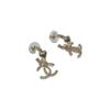 Chanel Классические серьги-гвоздики с золотымletter logo для женщин