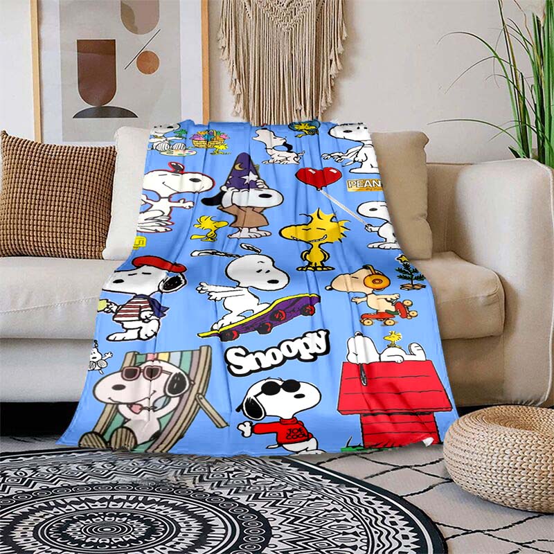 This adorable 3D Snoopy cartoon flannel blanket is comfortable and soft, perfect for use in bedrooms, beds, sofas, picnics, and