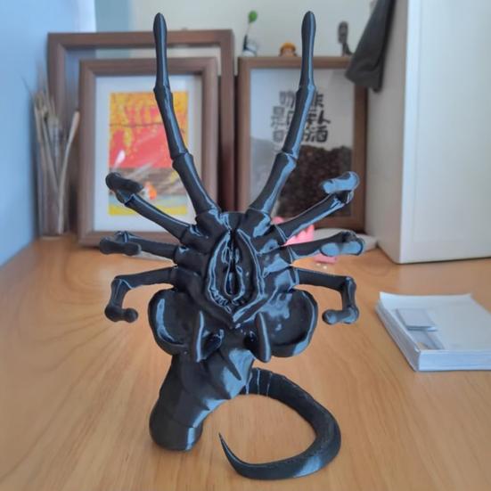 Alien Facehugger Phone Stand 3D Printed 18cm Sci-Fi Decor Figure Stable Dock for Hands-Free Viewing Unique Gift for Alien Fans And Enthusiasts