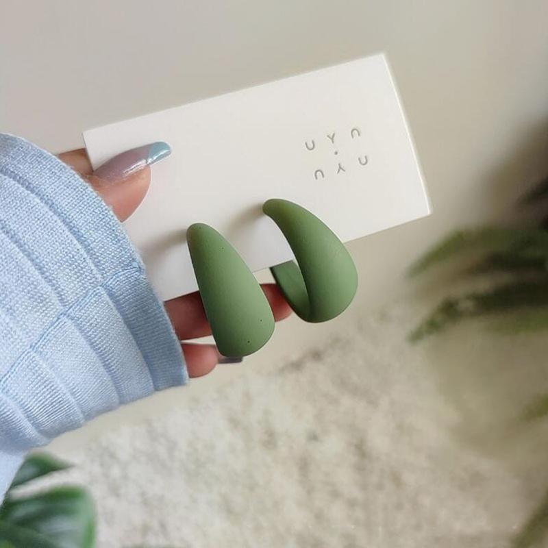 Текстурированные серьги для девочек Весна Лето Свежие конфетные цвета Все сочетается Серьги в форме буквы С Преувеличенные гвоздики для девочек