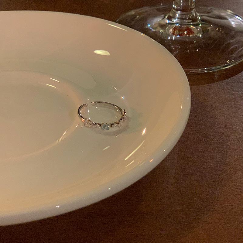 Стильное серебряное кольцо с цирконием для женщин - легкий роскошный открытый дизайн, идеально подходит для указательного пальца