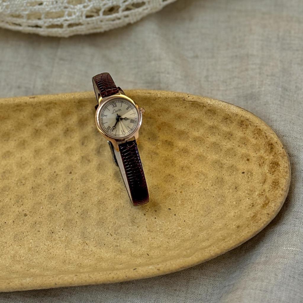 LSVTR Ретро Женские Часы с Маленьким Циферблатом, Кожаным Ремешком, Водонепроницаемые Кварцевые