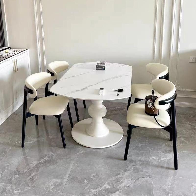 2 минималистичных обеденных стула в скандинавском стиле, со спинкой и сиденьем из пенополиуретана с эффектом памяти, подходят для современного дома или ресторана.