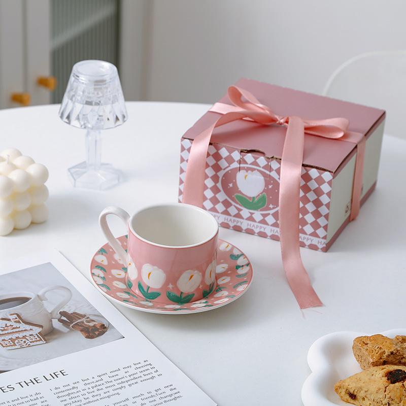 Креативный набор из кофейной чашки и блюдца Ins Style, керамический узор с тюльпанами, кружка для завтрака, молока, послеобеденного чая, подарок для влюбленных пар Tazas