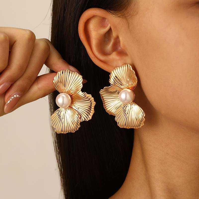 Fashion Irregular Ginkgo Leaves Stud Earrings for Women Exaggerated Metal Pendant Earrings Charm Texture Jewelry Accessories