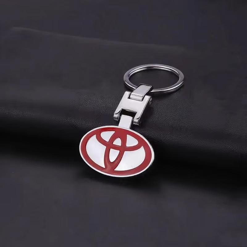 Брелок-значок автомобиля Toyota из цинкового сплава Подвеска Аксессуары Для Toyota Corolla Yaris Aygo Prius Camry Auris Avensis 4Runner