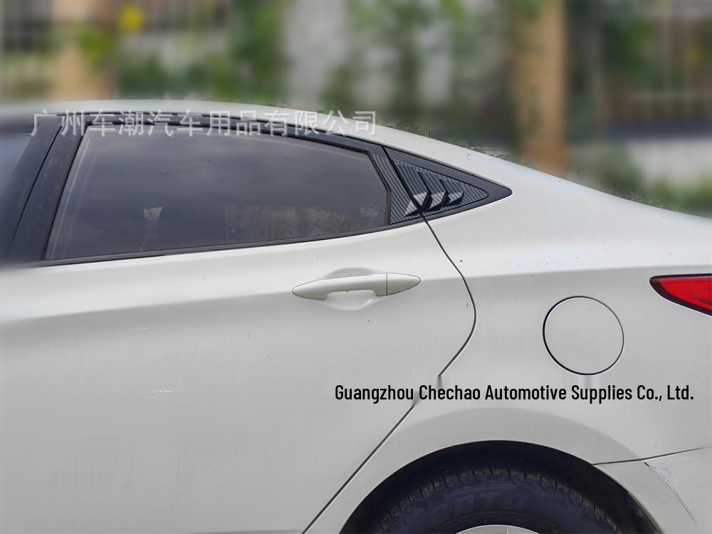 Задние треугольные жалюзи на окна Hyundai Verna Седан - Стиль Mustang (Модели 10-16)