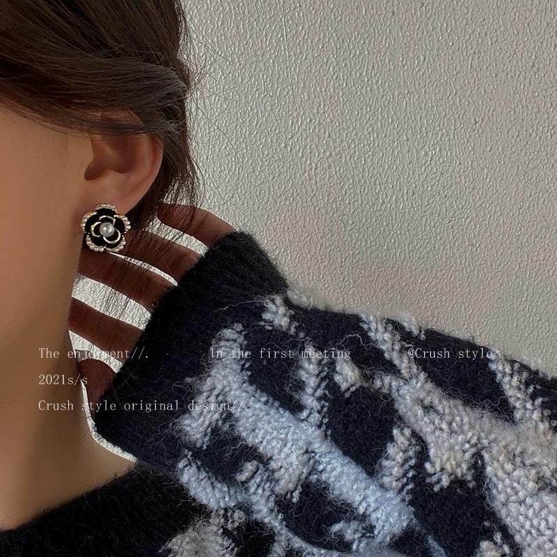 Серьги-бабочки с цирконом: Роскошь, универсальность, тренд сезона осень/зима